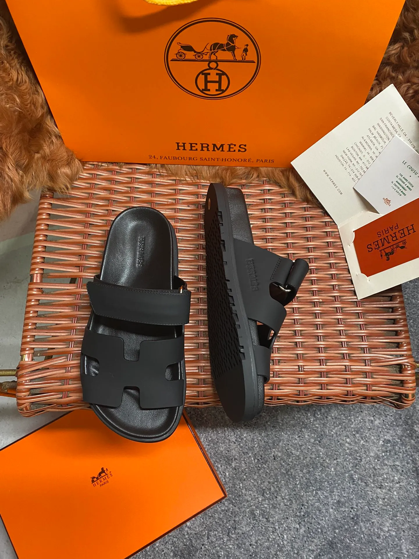 👟👟Ex-factory price 480👟👟 Women's Shoes Women's Clothing Women's Shoes Women's Clothing Women's Shoes Factory H HERMES Men's and women's same style, recently very popular couple's shoes - sandals, paired with various colorful socks, popular ✅Upper: imported mixed sheepskin, deerskin ✅Inner: imported mixed sheepskin ✅Outsole: Tpu non-slip and wear-resistant outsole ✅Code number: Female 35-42. Male 38-46